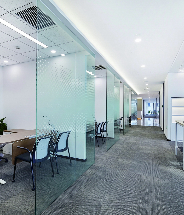 雅?；まk公室裝修-辦公區(qū)玻璃隔斷-pc