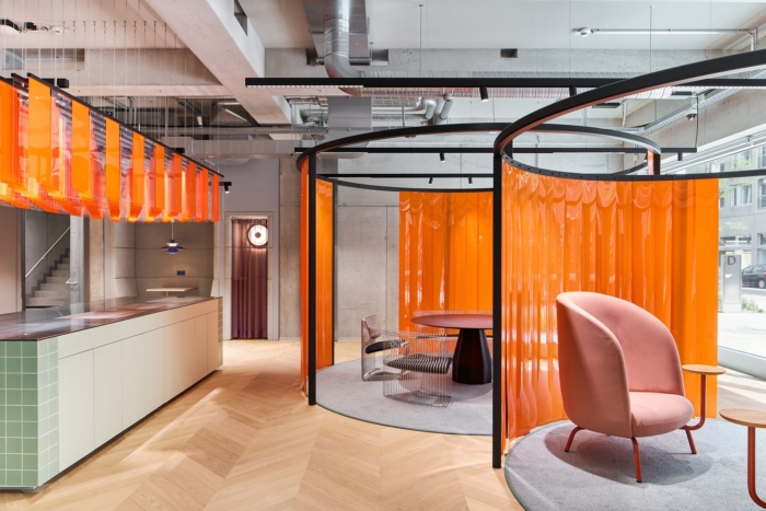 confidential-software-company-work-cafe-and-office-berlin-700x467(1).jpg